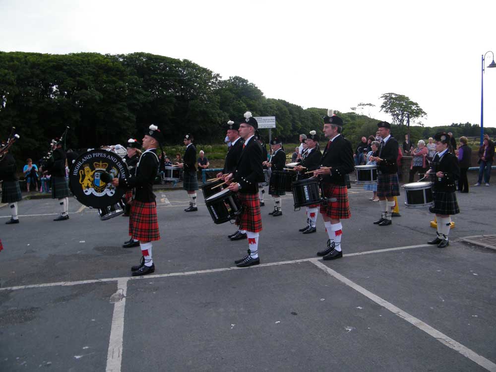 Photo: Waldsee and Wick Pipe Bands