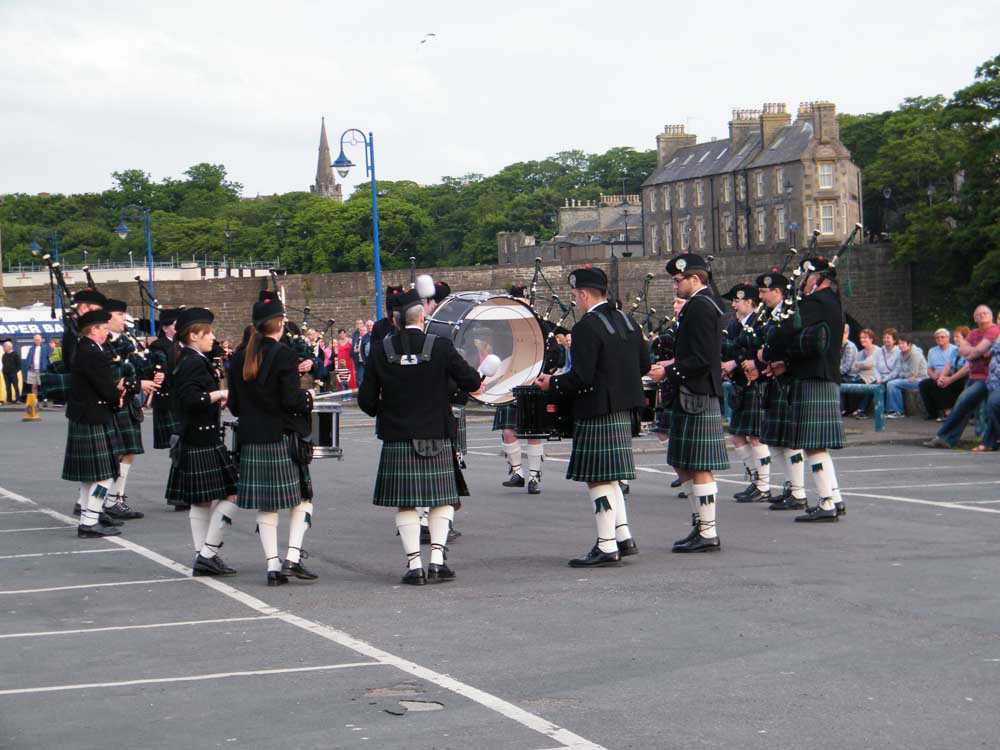 Photo: Waldsee and Wick Pipe Bands