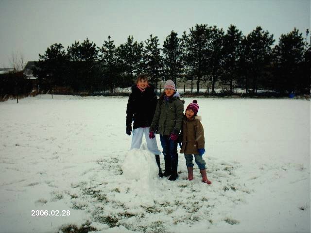 Photo: Shannon and Stepanie Eyers In The Snow At Halkirk
