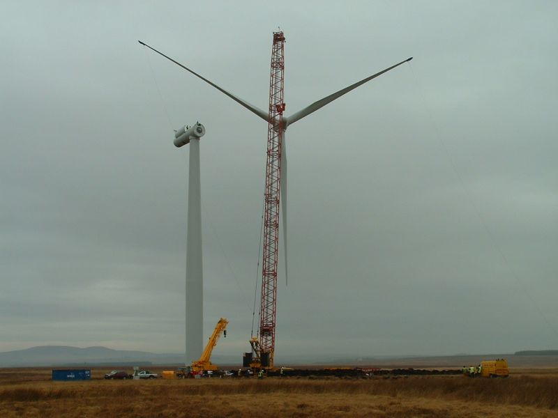 Photo: Blades Being Lifted To Nacelle